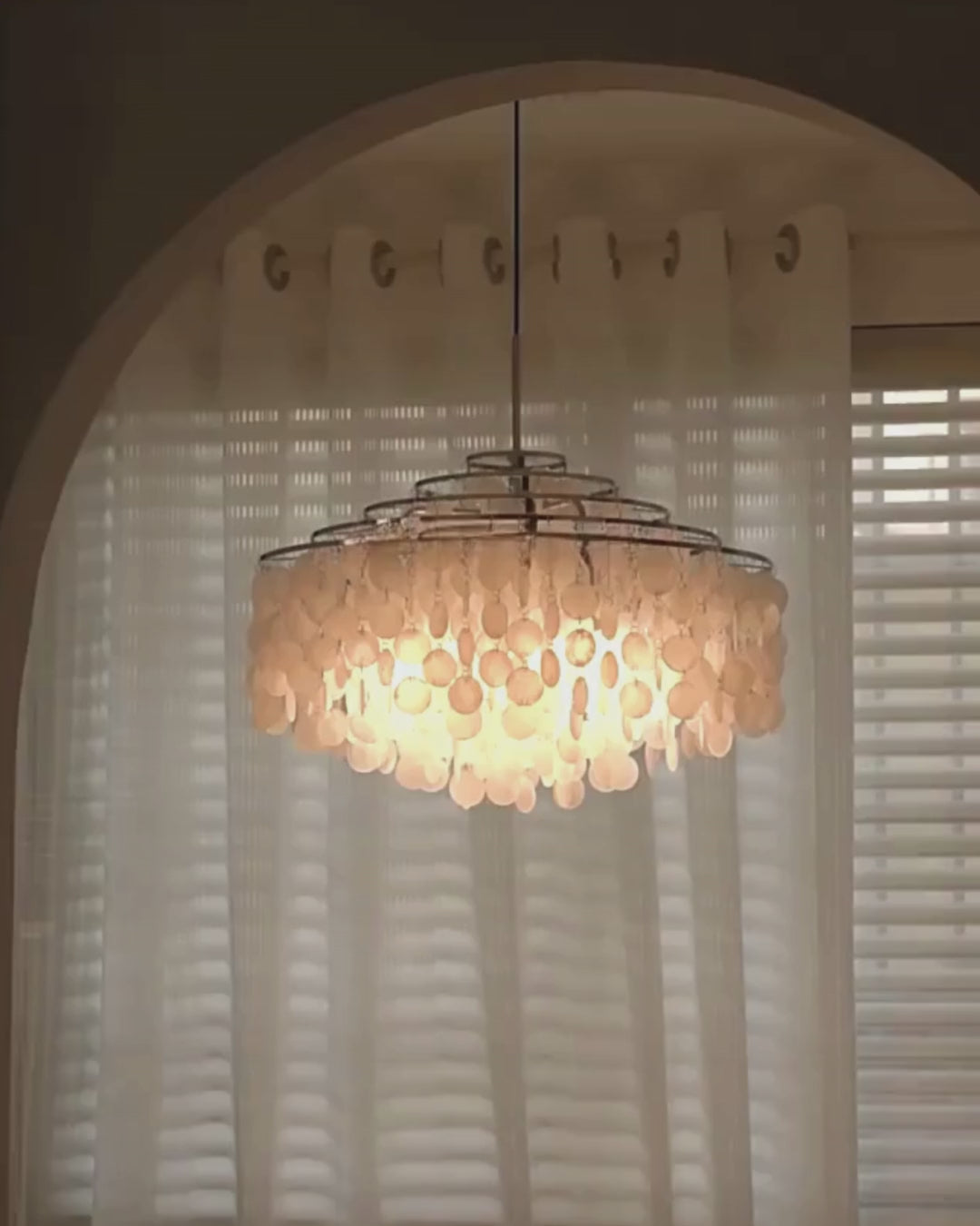 Serena Vintage Shell Pendant Light